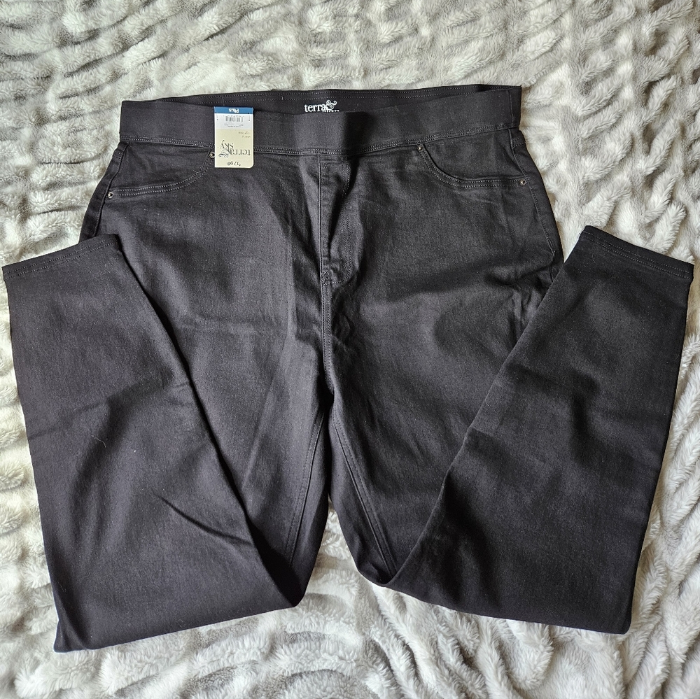 Terra & Sky black stretchy jeans NWT